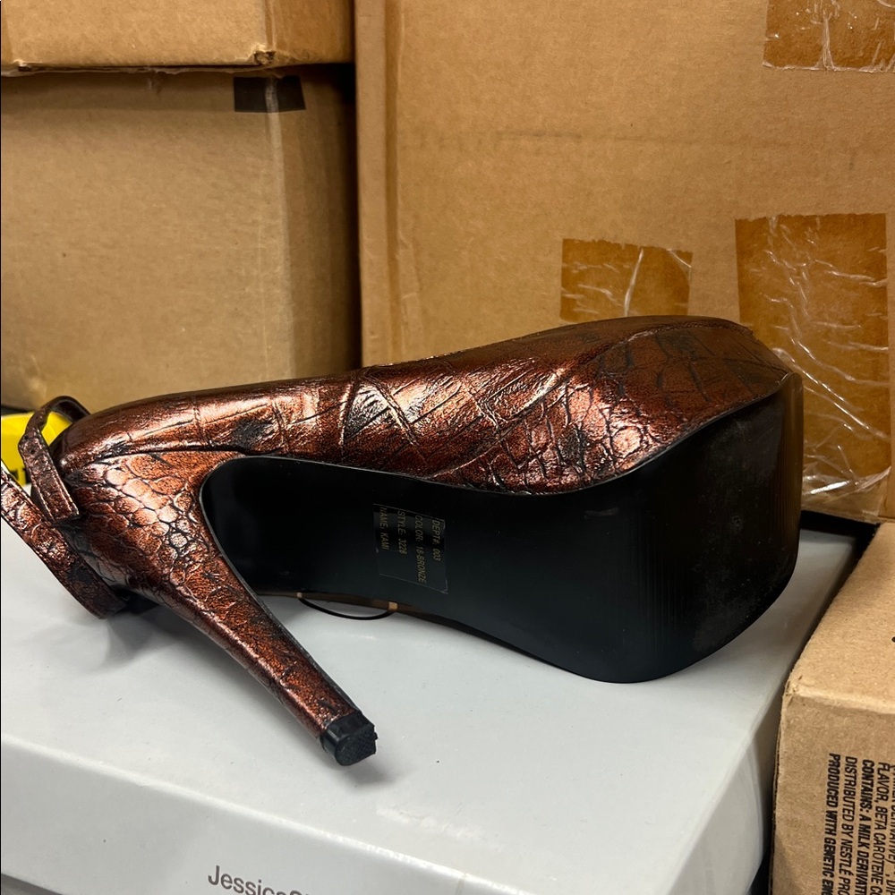 Women’s Metallic Copper Peep-Toe Platform Pump - Picture 6 of 7
